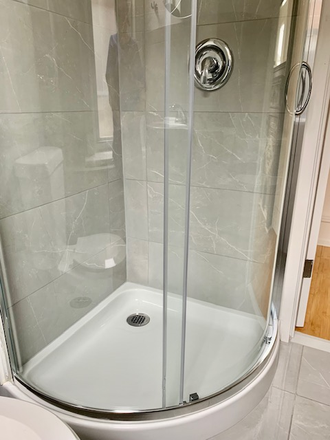 Studio bath - Temple Health Sciences Campus Apartments next to TU Hospital, Pharm, Dental and Med Schools