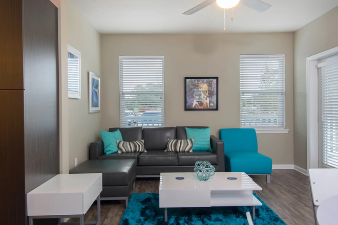 Living room - IQ Luxury Apartments - Two apartments for sublet