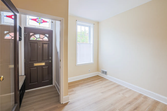 Entrance - foyer and living room - Newly Renovated 2 Bed 2.5 Bath in Charming Barre Circle Townhome