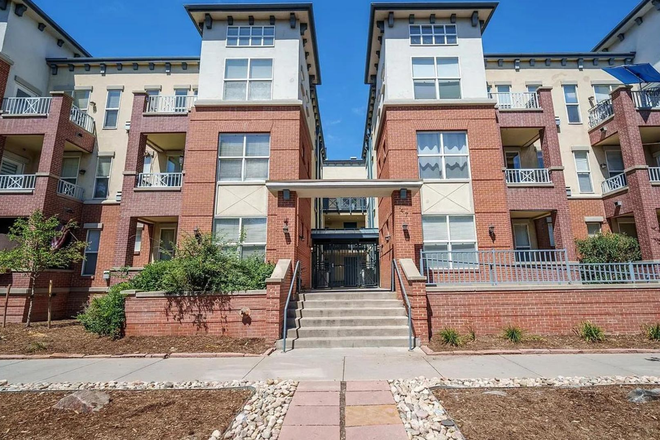 Outside - Privately Owned & Remodeled 2b/2b in Uptown/North Cap Hill with Easy Access to Anschutz and Denver Condo