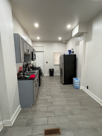 Kitchen - Renovated Townhome Located within 4 min Walking Distance from JHM JHU School of Nursing/Public