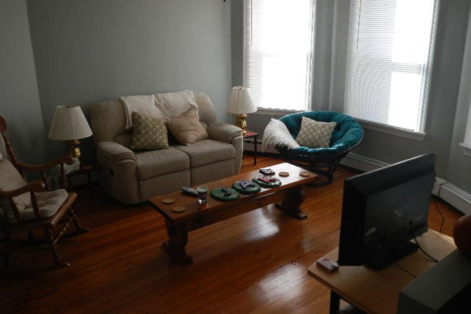 . - Large 3 Bed, Updated Kitchen, Dishwasher, Laundry in Building Apartments