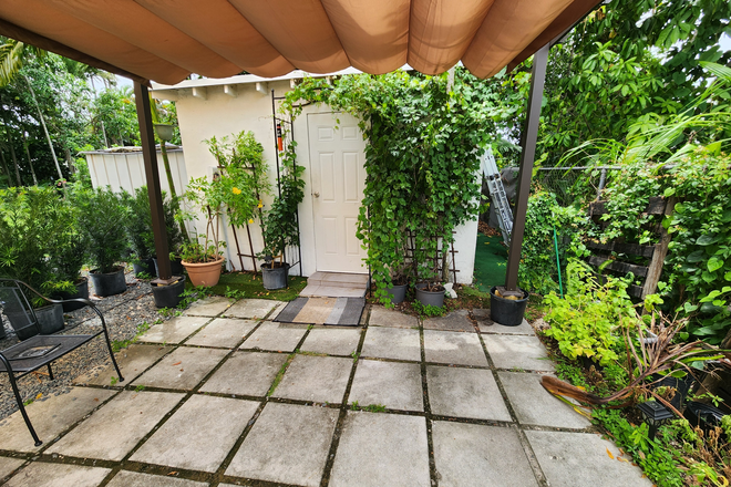 cottage entrance - Tiny retreat Rental