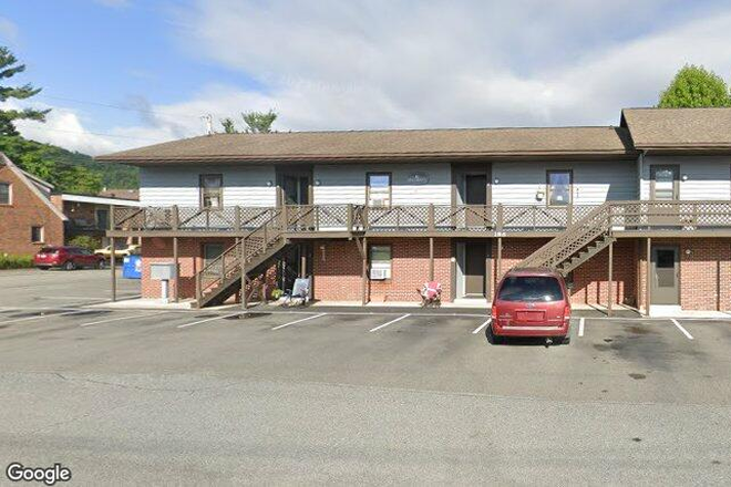 Outside View - The Birches 1 Bed 1 Bath Apt #5A w/ Parking & Utilities Included only 2 Miles to Campus