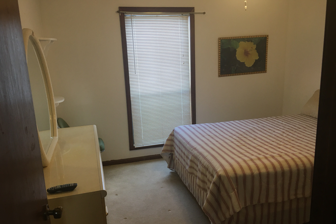 Bedroom - $600 private and $350 if shared - FULLY FURNISHED HOUSE W/PRIVATE/SHARED ROOMS NEAR CAMPUS, FOR MALE STUDENTS OR WORKING MALES