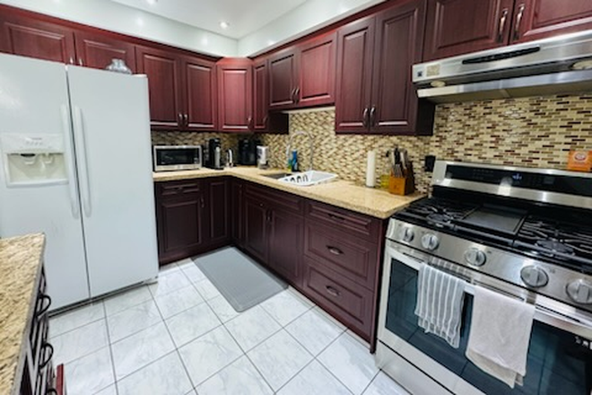 Shared Kitchen - (FOR FEMALE) Private room for rent in a shared townhouse at Dundalk Drive