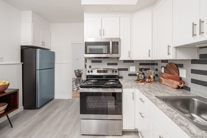 Brand new Kitchen - Renovated 0.3M to TuftsT 0.1M to Bus96 Harvard, FREE Laundry in U, Central AC, tranquil neighborhood Townhome
