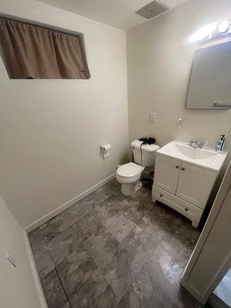 Downstairs bathroom - Two rooms for rent House