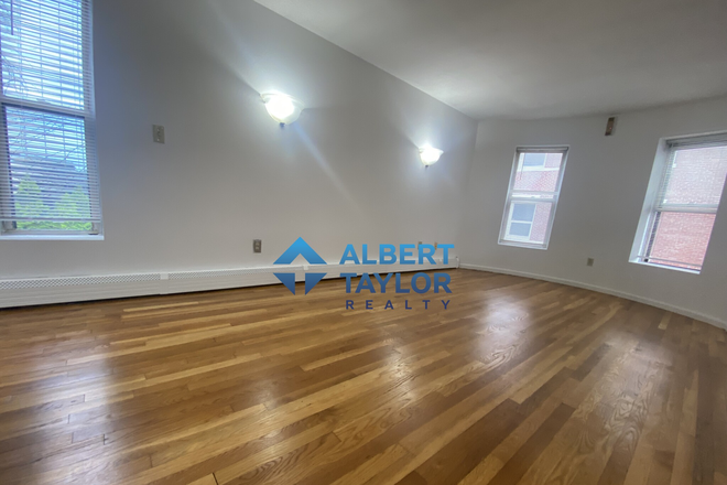 Living Room - Renovated 2 Bed near Campus!! Apartments