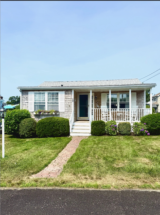 View from street. Parking for 2 on side of house. - *NEW LISTING* 97 Chestnut Avenue Narragansett, RI 02882