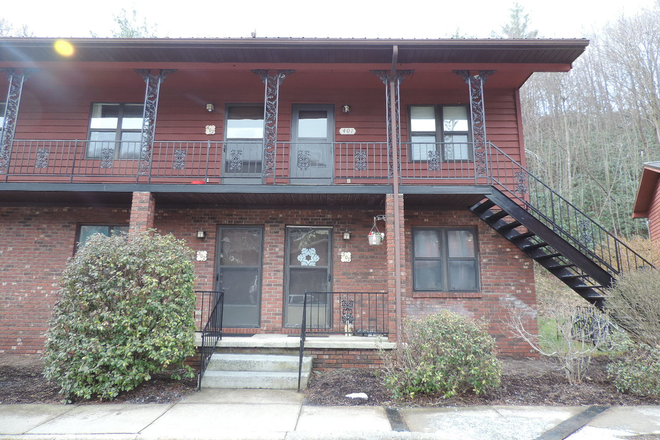  - Desirable High Country Condo End Unit, Larger 1/1; Will Go Fast!!!!