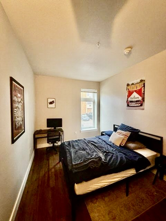 Bedroom - Spacious Private Room w/ En-Suite Bathroom