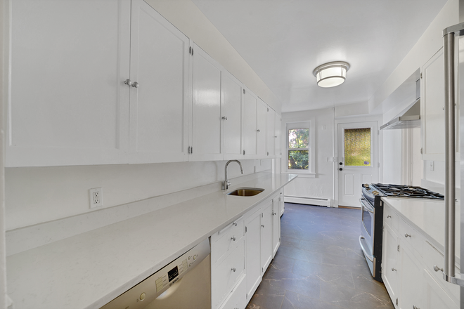 Kitchen - Beautiful 3-4 bedroom, 1.5 bath, walking distance to campus