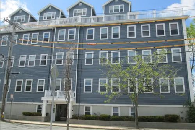 Building - 1 Room in 3bed/ 2 ba near Davis/ Porter (Somerville)