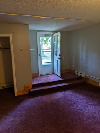 Bedroom - 4 bedroom house about 2 miles from UConn