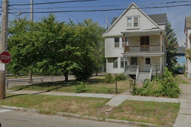 Street View - House Close to Campus