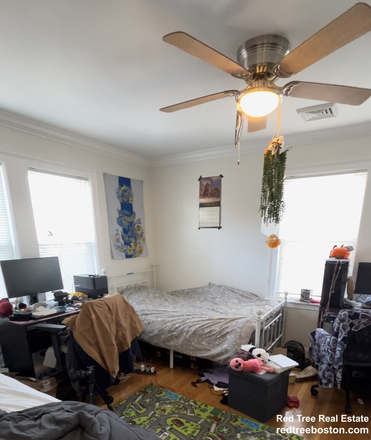 ... - 4 BED WITH IN-UNIT LAUNDRY AND YARD Duplex