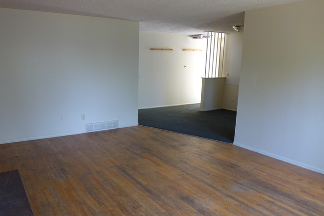 View to entrance from hardwood floor - 3665 Moorhead Ave House