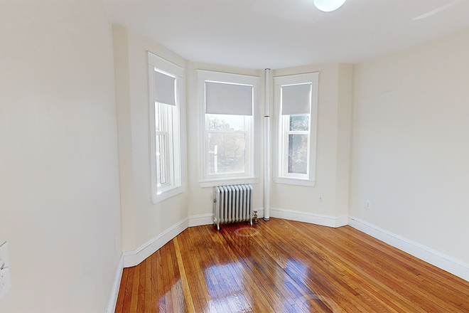 1 - Spacious Fenway Studio - close to Northeastern – Heat/Hot Water Included!