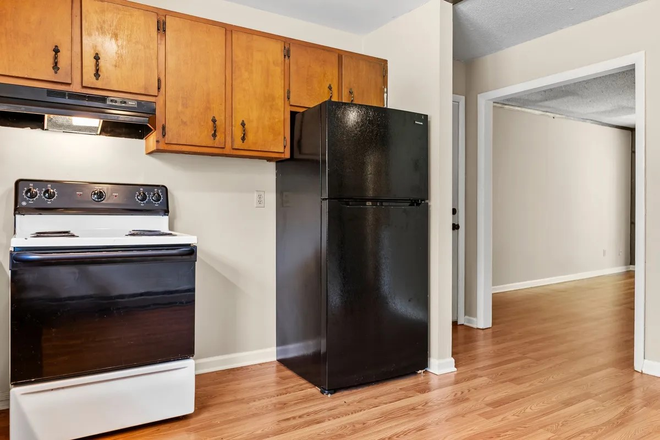 Kitchen - Laurel Brook Apartment, Pet Friendly and Close to Campus