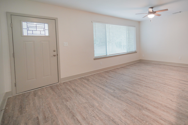 Living Room and front entrance - 2 BR/1B Apartment near Emory University