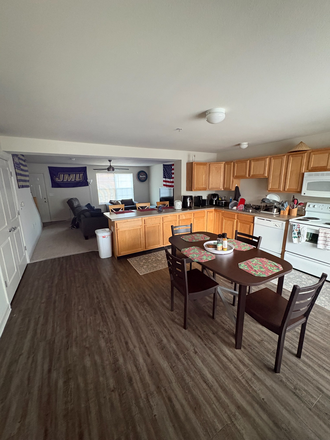 Kitchen - 2 BR Copper Beech Apartment, Close to campus, Very clean