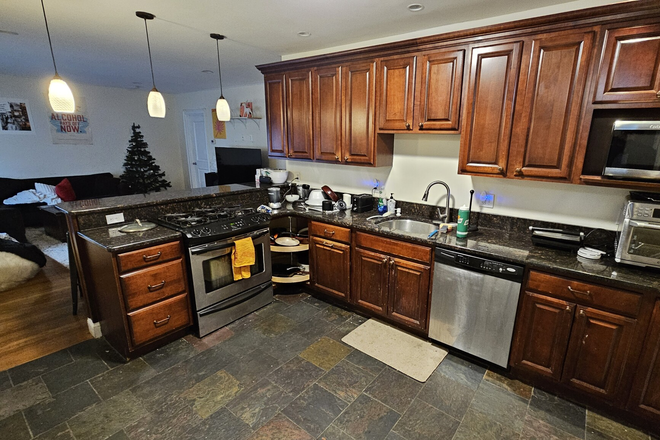 Updated Spacious Kitchen - Awesome 6 bed/ 2.5 bath Available 2027- Prime Location!!