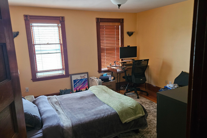 Bedroom - Room for Rent : Sep 2025 - Aug 2026, Across the Street from Tufts House