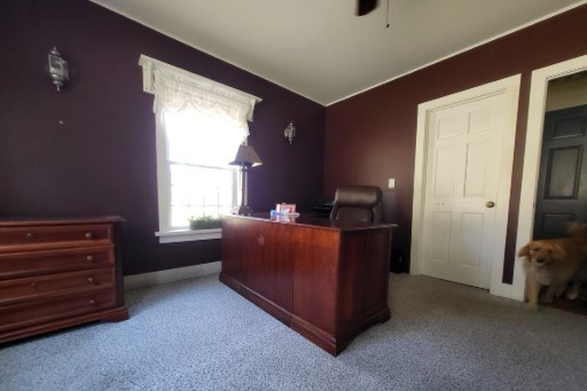 Private Study - Homeshare East Bethel Quiet Dead End Road off Rt 14  Large Upstairs Bedroom  Private Study