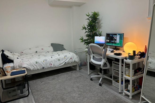 Bedroom 3 - Very new fully furnished 3- bedroom unit with only 1 previous set of tenants for rent