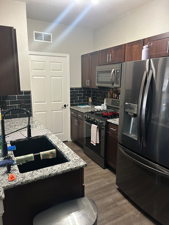 Shared Kitchen - Looking for Roomate, Next to Esther’s restaurant Apartments