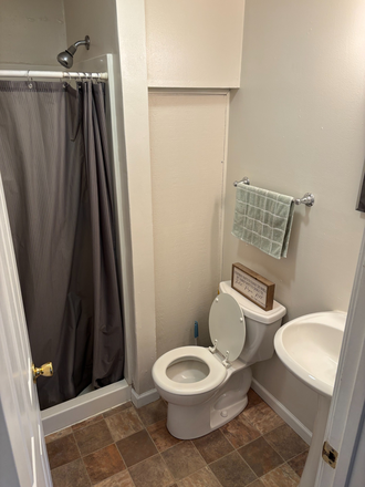 Bathroom - Smart Diggs Apartments