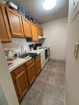 Kitchen - Harbor Point on the Bay Apartments