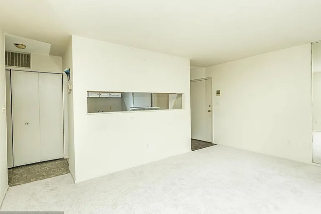 living room - Condo for Rent, Mount Washington, Baltimore. Ideal for Hospital & Medical staff and students