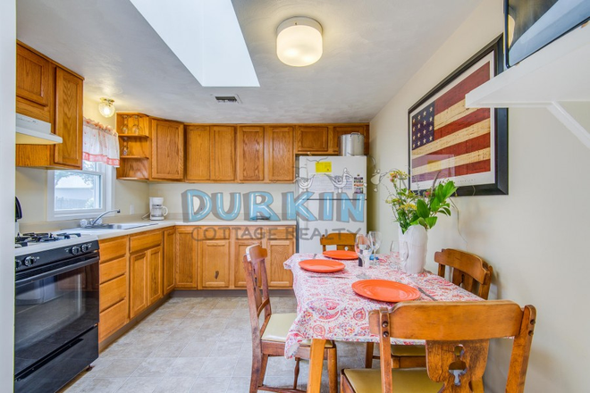 Kitchen - APPLY NOW WITH NO FEE www.durkincottages.com House