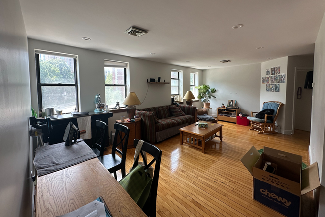 living room - Sunny Riverway 2 bed/2 bath with in unit laundry Apartments