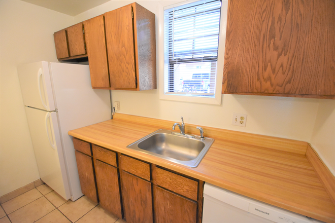 3000 Colorado Ave #B-106 - 3000 COLORADO AVE #B-106 - (3BR/1.5BA) Condo