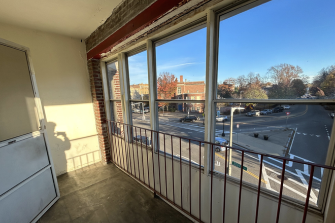 Enclosed Patio - BC Undergrad Apartment! Need 3-4 subletters for the 2027 spring semester (summer also available)