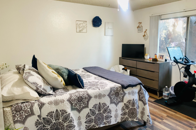 Bedroom - HUGE 3 BED 2 FULL BATH AVAIL JUNE 1 2026 WALK TO CHAPMAN, DODGE ORANGE CIRCLE Triplex