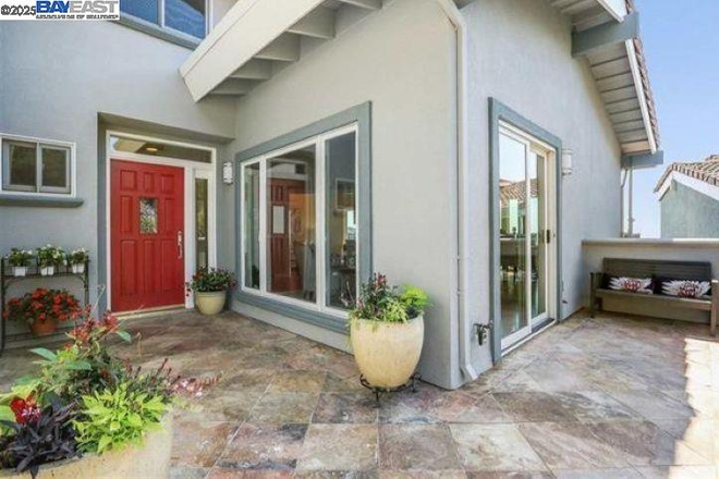 Entrance - 1838 Grand View Dr House
