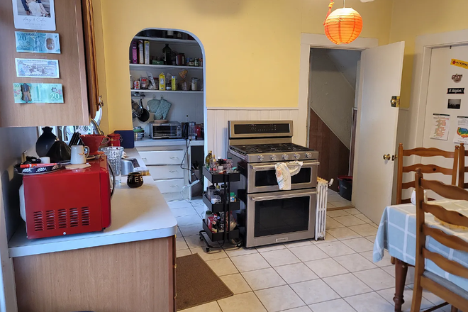 Call NOW for showings! 617-236-8550 - BOSTON AVE - LRG TOP FLR 3BR NEAR TUFTS AVAIL *9/1/2026* W/ FREE LNDRY IN BLDNG, PRCH, DCK, EIK, DW! Apartments