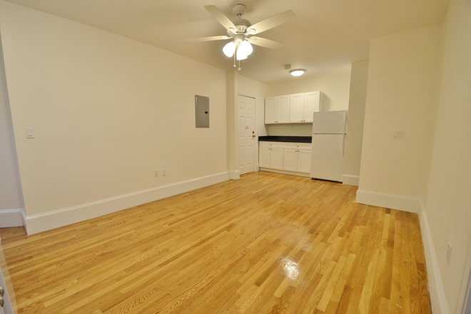 54 Westland Ave. #17 - 1/2 Broker's Fee!! 3 Bed on Westland Av. Available for 9/01/2025