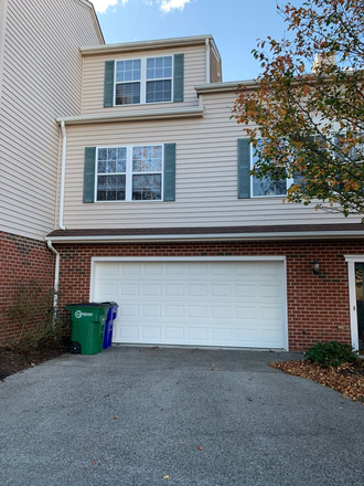  - 3 Bedroom 2 Bath Townhouse with 2 Car Garage