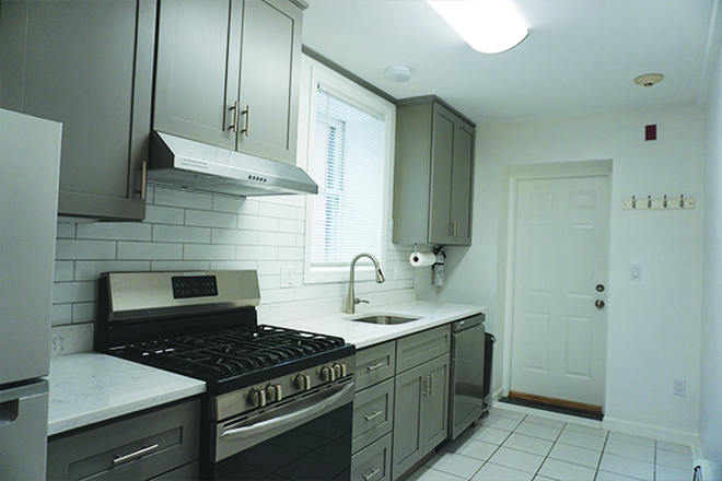 Kitchen - Charming 2-Bed in Cambridge with In-Unit Laundry Apartments