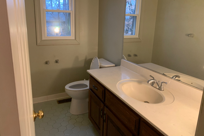 Power room - Nature lover on 3+ acres of private land House