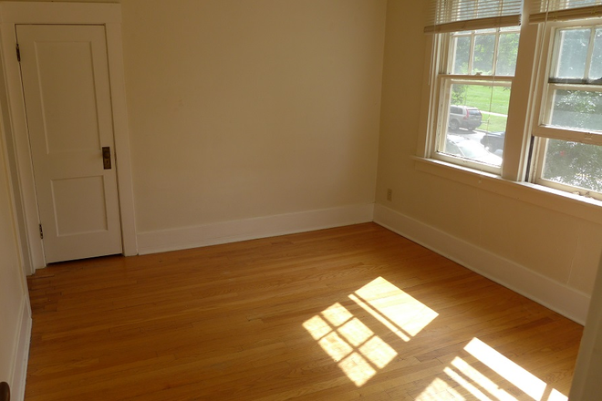 3 - AUGUST PRE-LEASING: 982 13th St (Many Units Available) Apartments