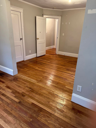 . - NO BROKER FEE - 2026-2027 - 5 bedroom, 2 bathroom on Crosby Rd Duplex