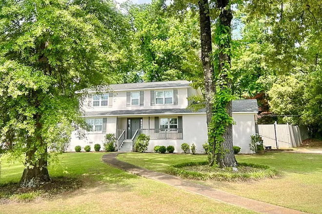 Street View - Looking for 1-2 additional male roommates