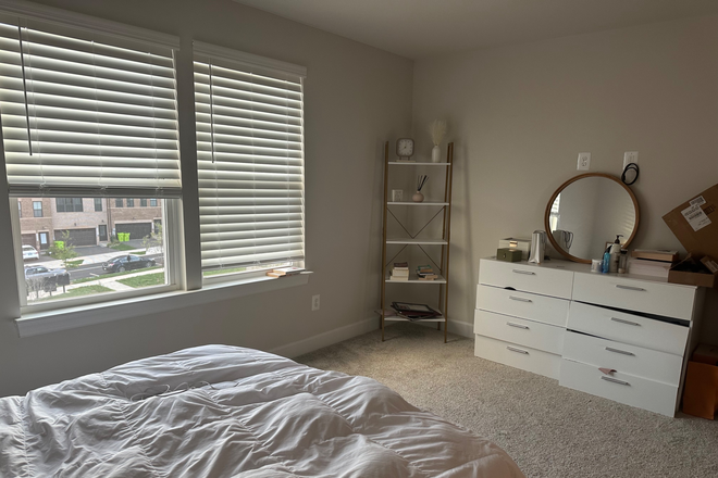 Bedroom (4th Floor) - $1,400 / 1 BR/1Bathroom - Luxury furnished Room, Utility Included. Short lease allowed Townhome