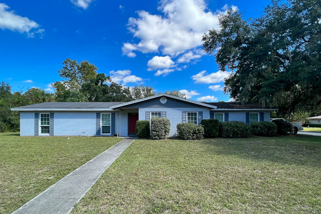 Photo - Pet Friendly 5BR/3BA Pool home in Northwood West - Available mid-December!